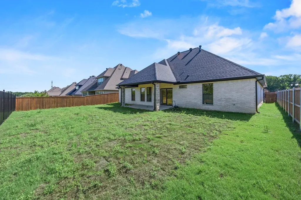 7203 Harris Place Arlington TX 76001