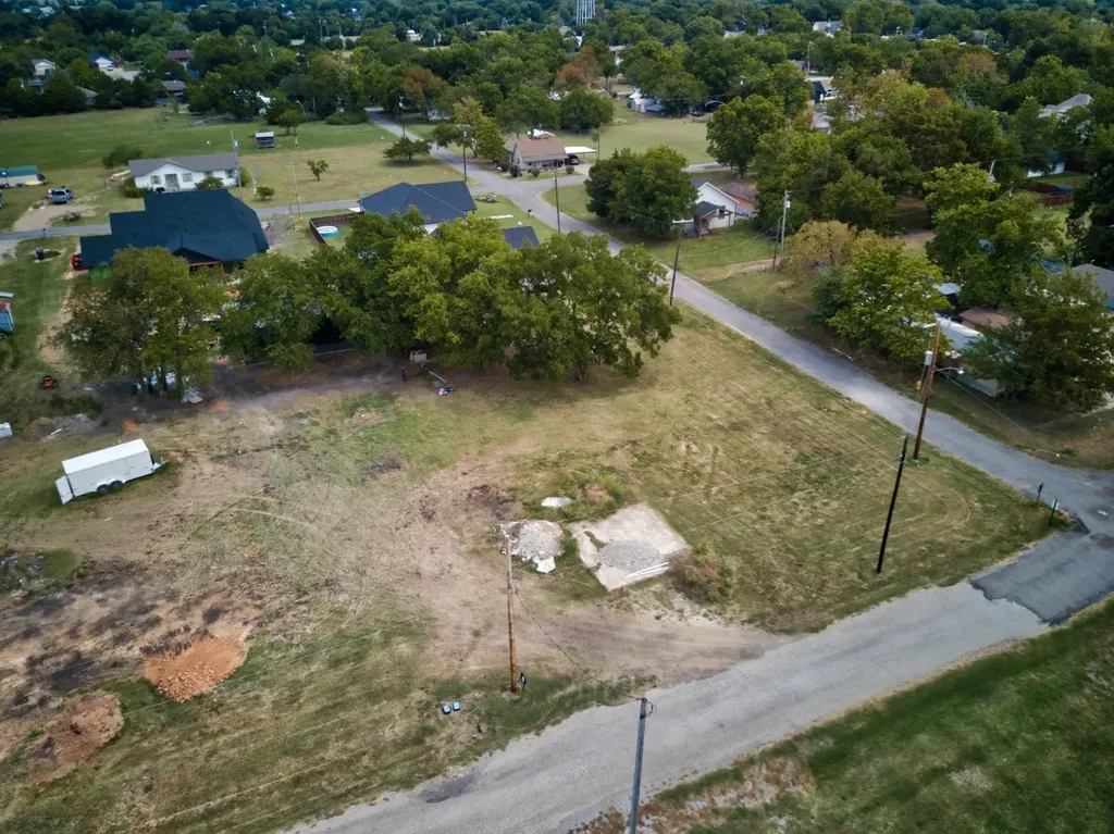402 W Hunt Street Leonard TX 75452