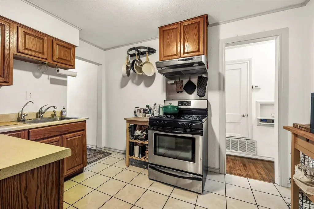 8922 Redondo Drive Dallas TX 75218