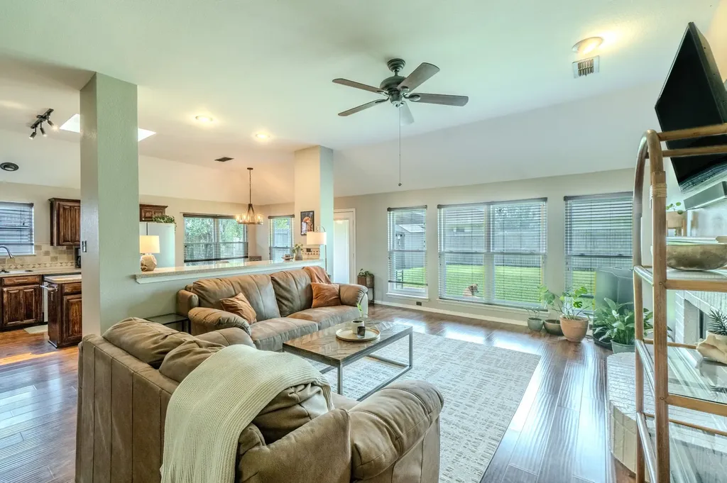 6917 Laurel Canyon Terrace Fort Worth TX 76132