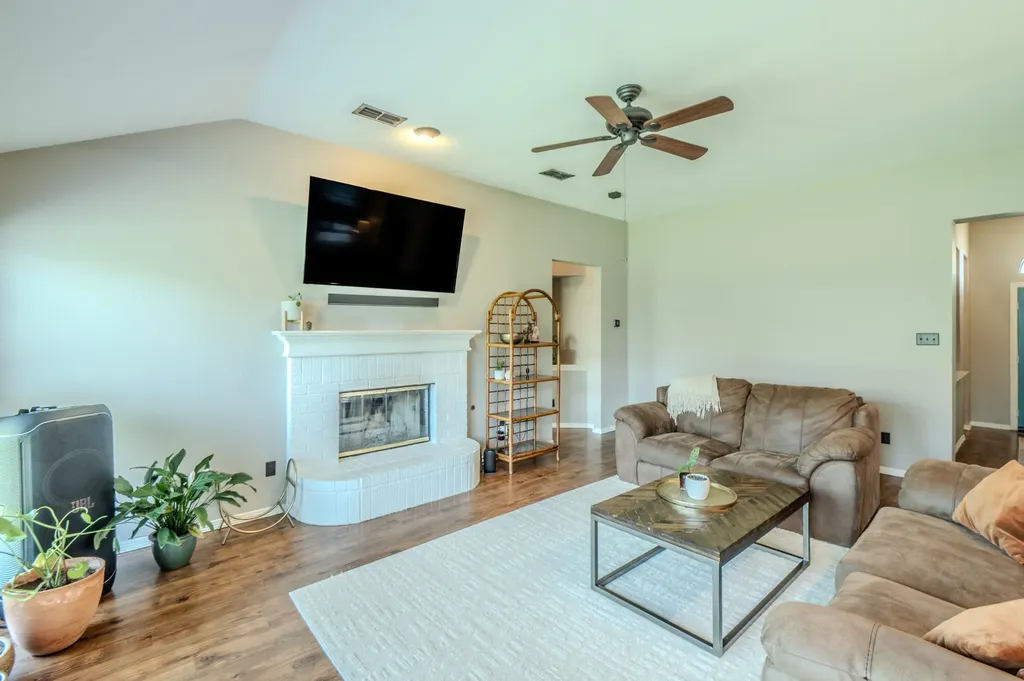 6917 Laurel Canyon Terrace Fort Worth TX 76132