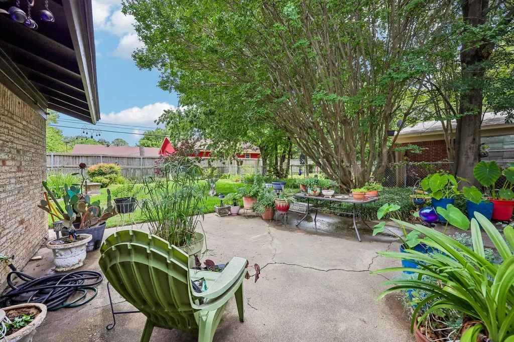 7452 Meadowcrest Drive Fort Worth TX 76112