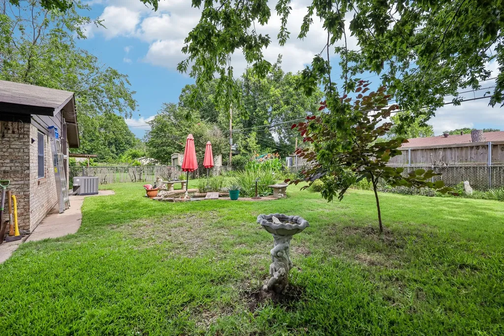 7452 Meadowcrest Drive Fort Worth TX 76112