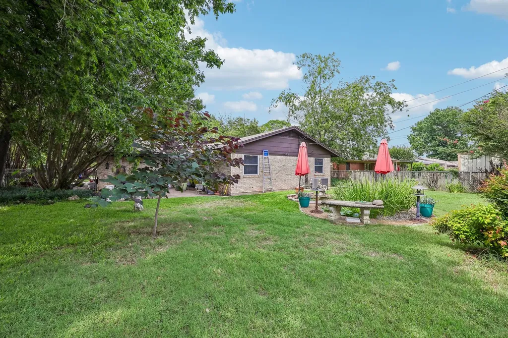 7452 Meadowcrest Drive Fort Worth TX 76112