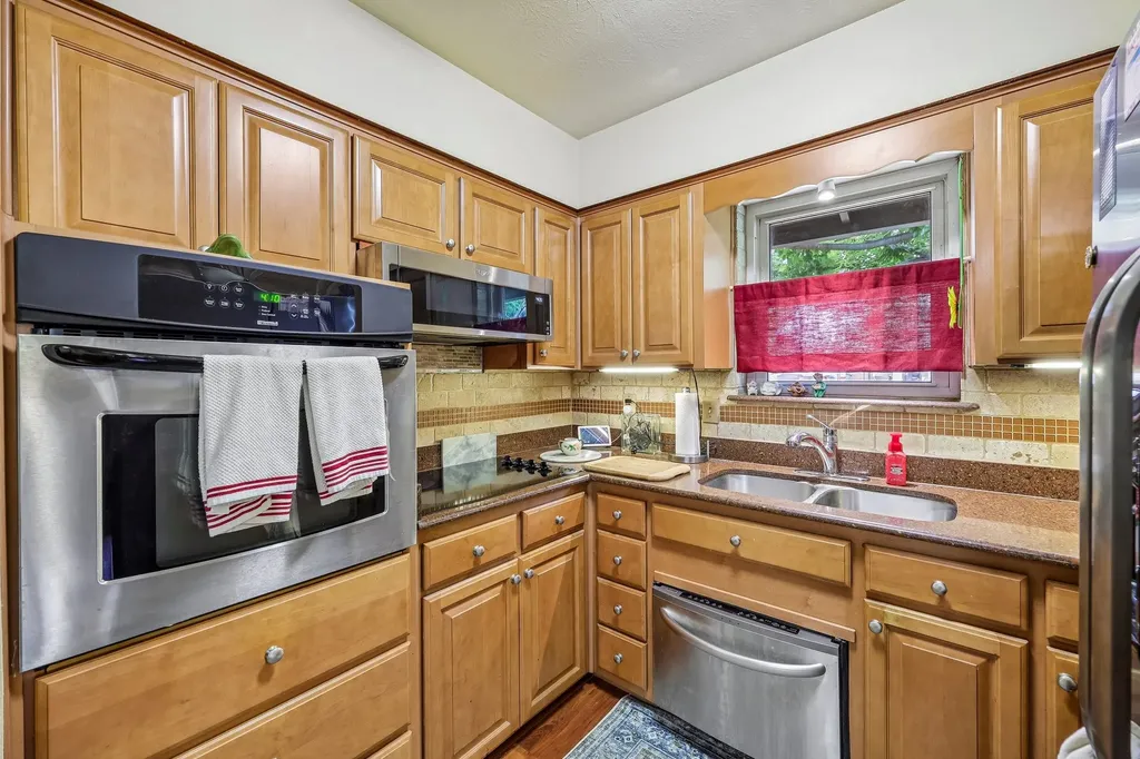 7452 Meadowcrest Drive Fort Worth TX 76112