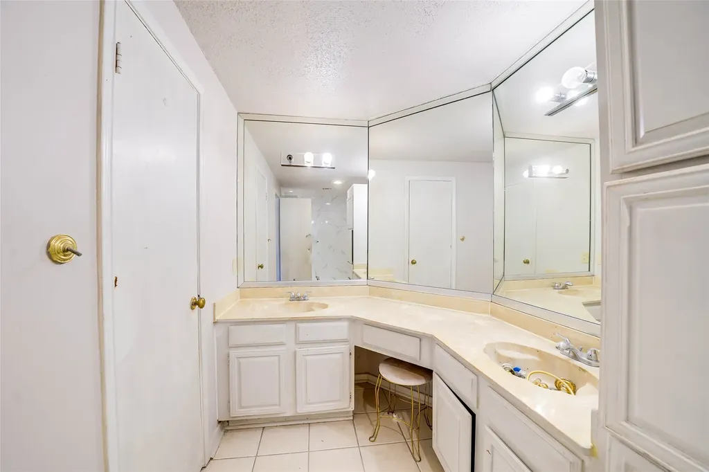 3550 Country Square Drive Carrollton TX 75006