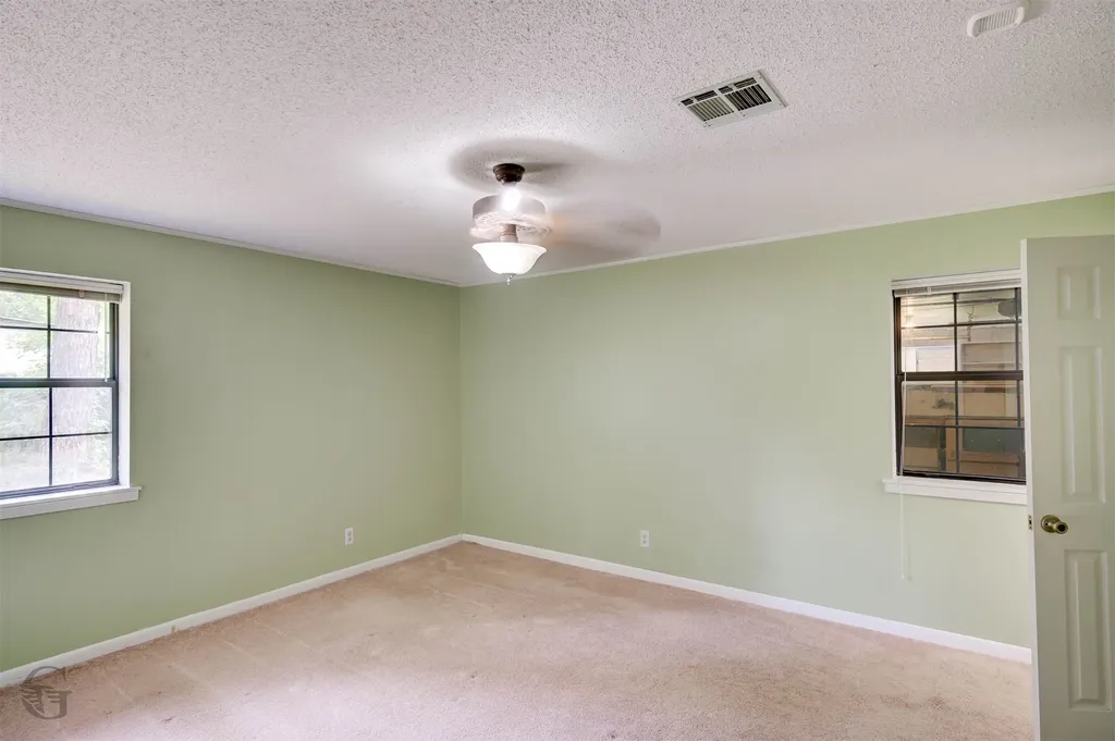 220 E Cloverleaf Drive Haughton LA 71037