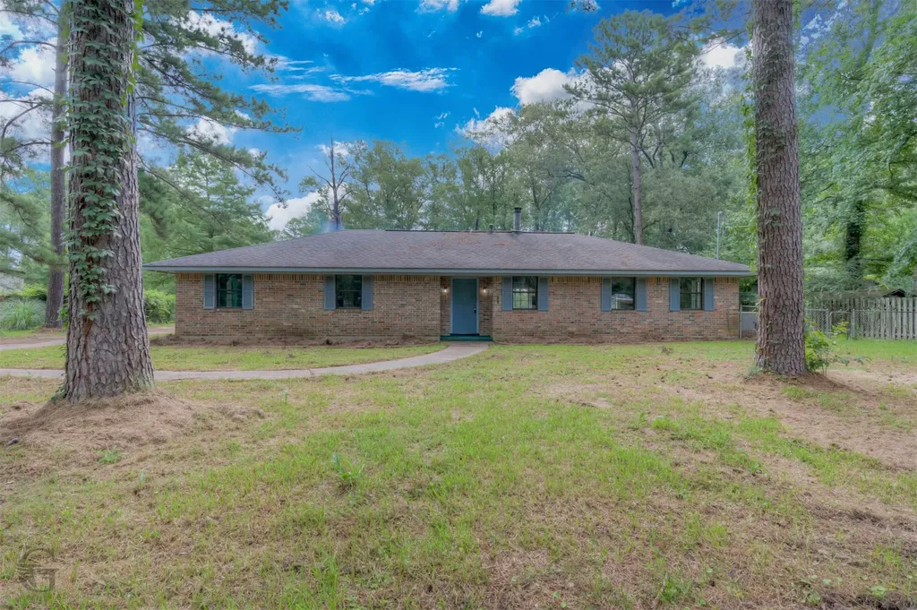 220 E Cloverleaf Drive Haughton LA 71037