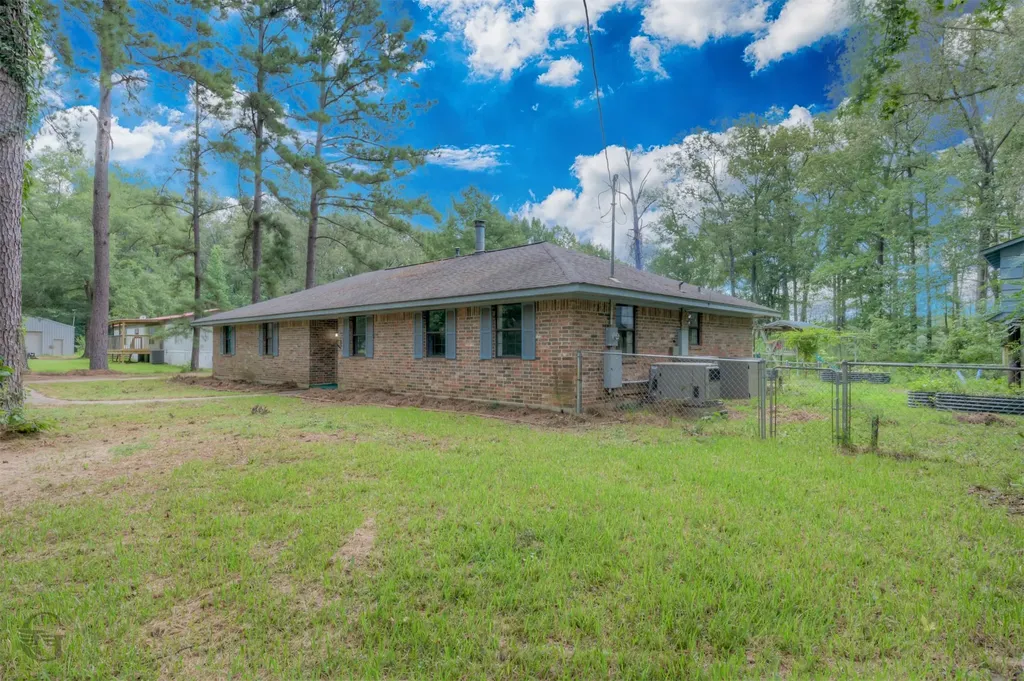 220 E Cloverleaf Drive Haughton LA 71037