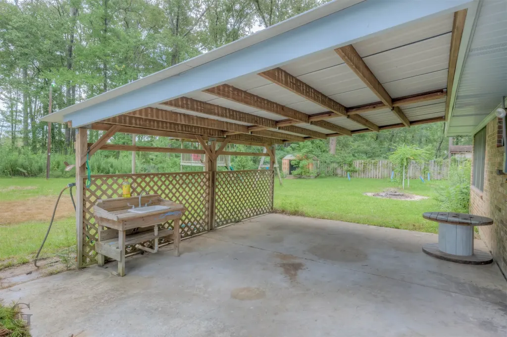 220 E Cloverleaf Drive Haughton LA 71037