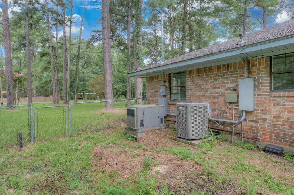 220 E Cloverleaf Drive Haughton LA 71037