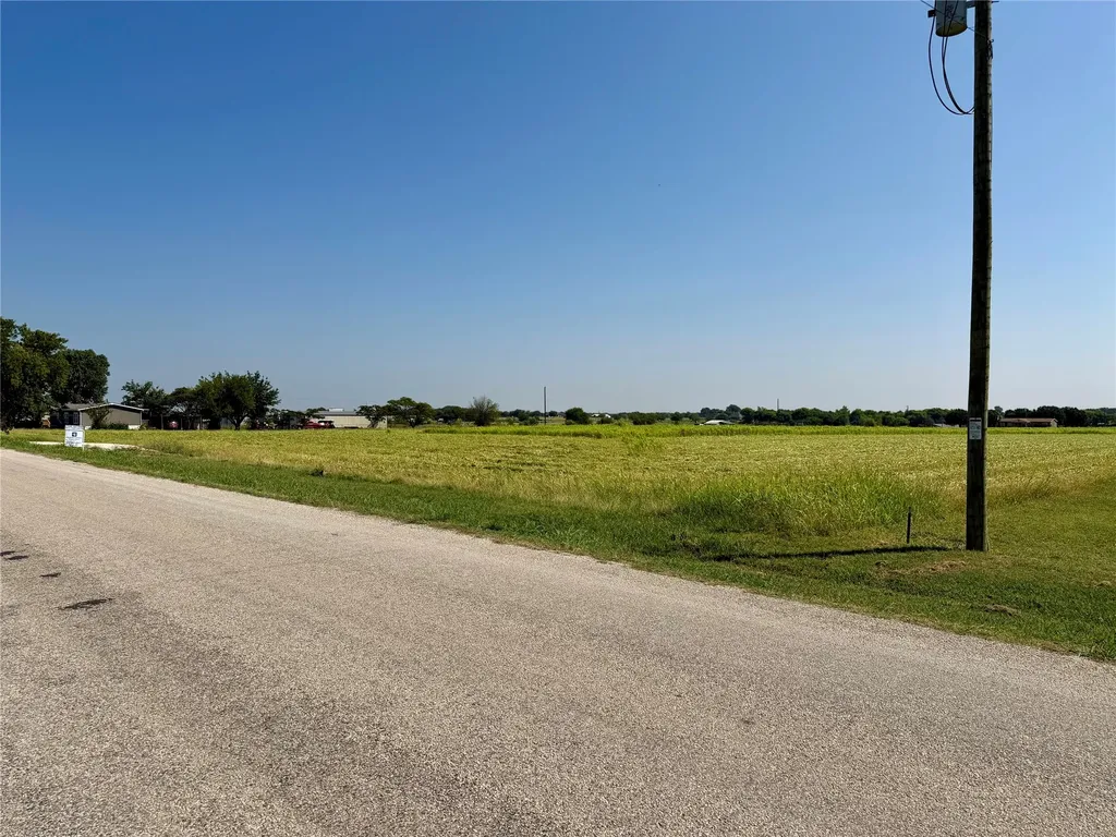 10319 County Road 418 Grandview TX 76050