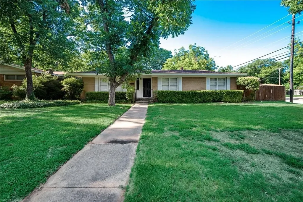 1601 Larkspur Drive Arlington TX 76013