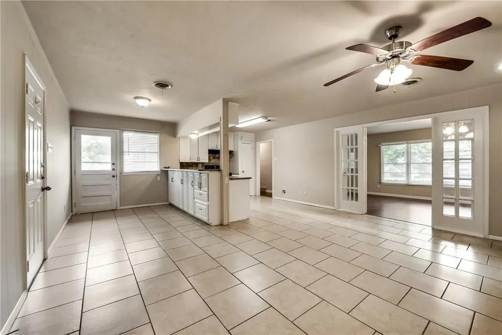 1601 Larkspur Drive Arlington TX 76013