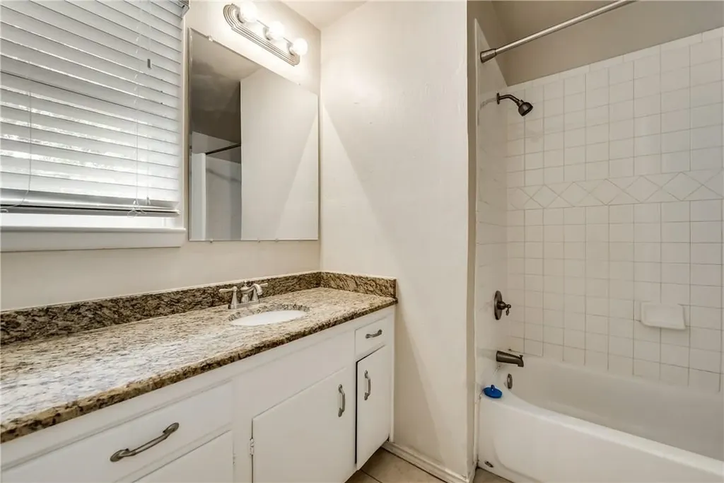 1601 Larkspur Drive Arlington TX 76013