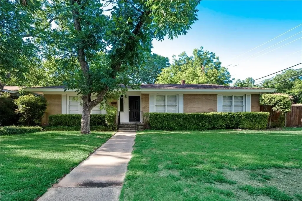1601 Larkspur Drive Arlington TX 76013