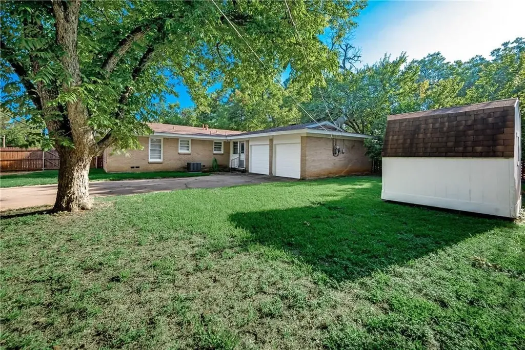 1601 Larkspur Drive Arlington TX 76013