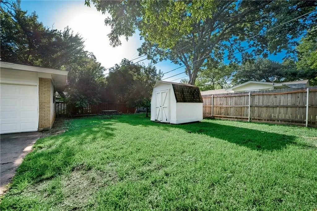 1601 Larkspur Drive Arlington TX 76013