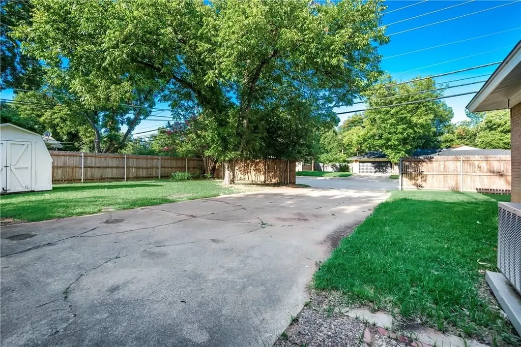 1601 Larkspur Drive Arlington TX 76013