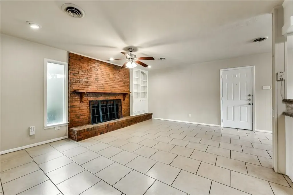 1601 Larkspur Drive Arlington TX 76013