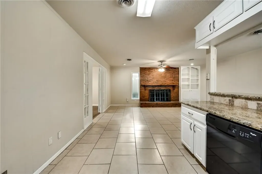 1601 Larkspur Drive Arlington TX 76013