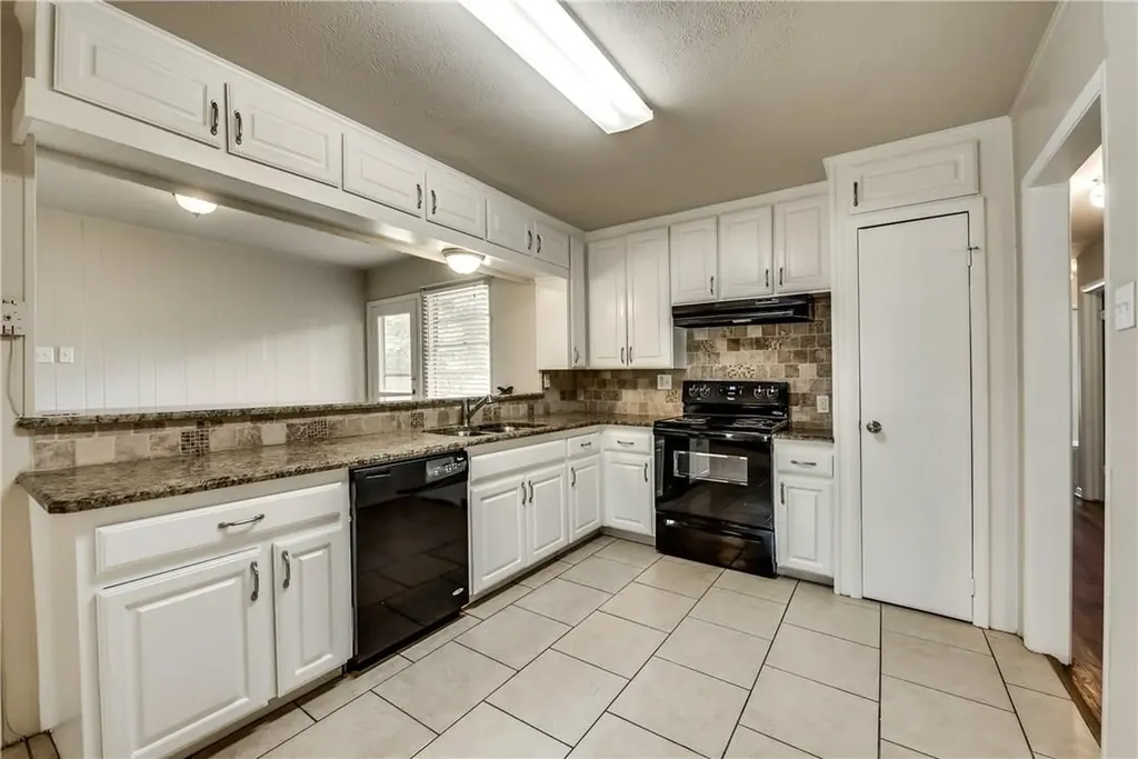 1601 Larkspur Drive Arlington TX 76013