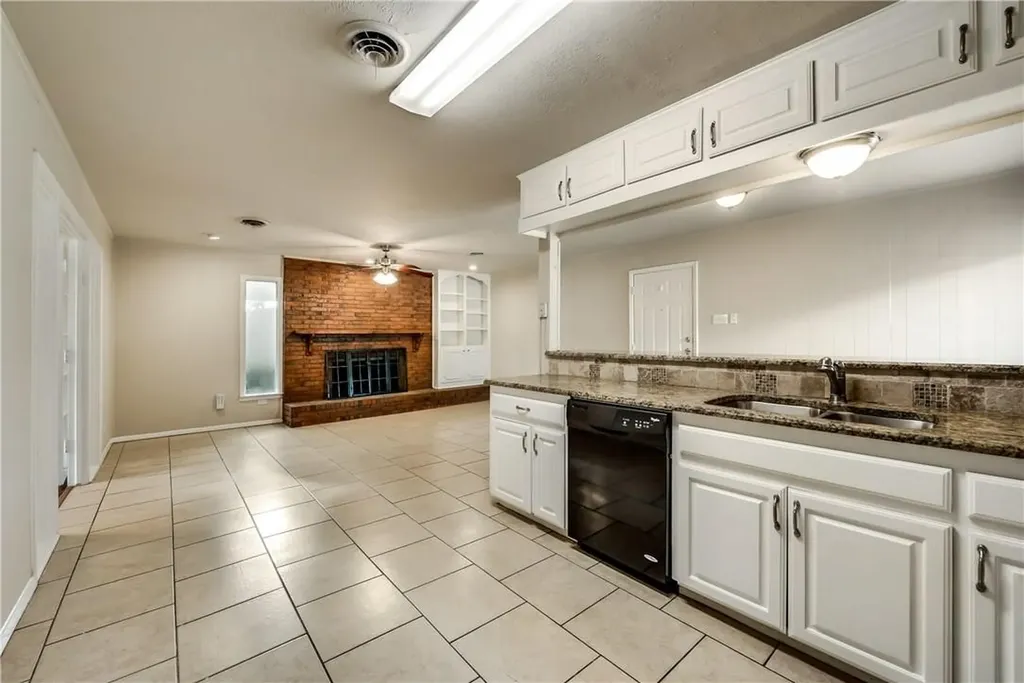 1601 Larkspur Drive Arlington TX 76013