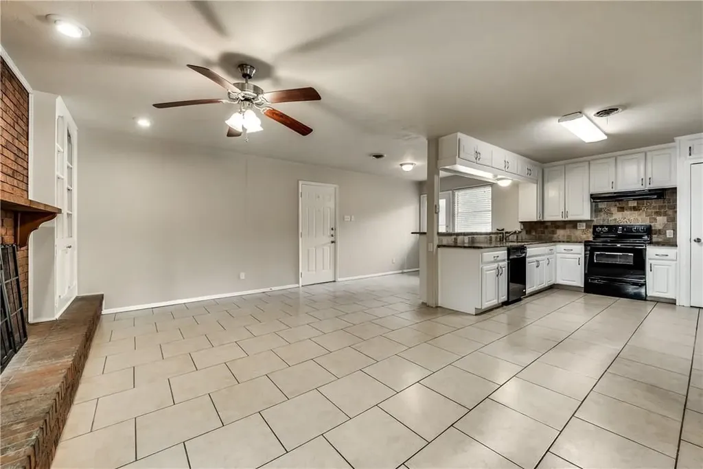 1601 Larkspur Drive Arlington TX 76013