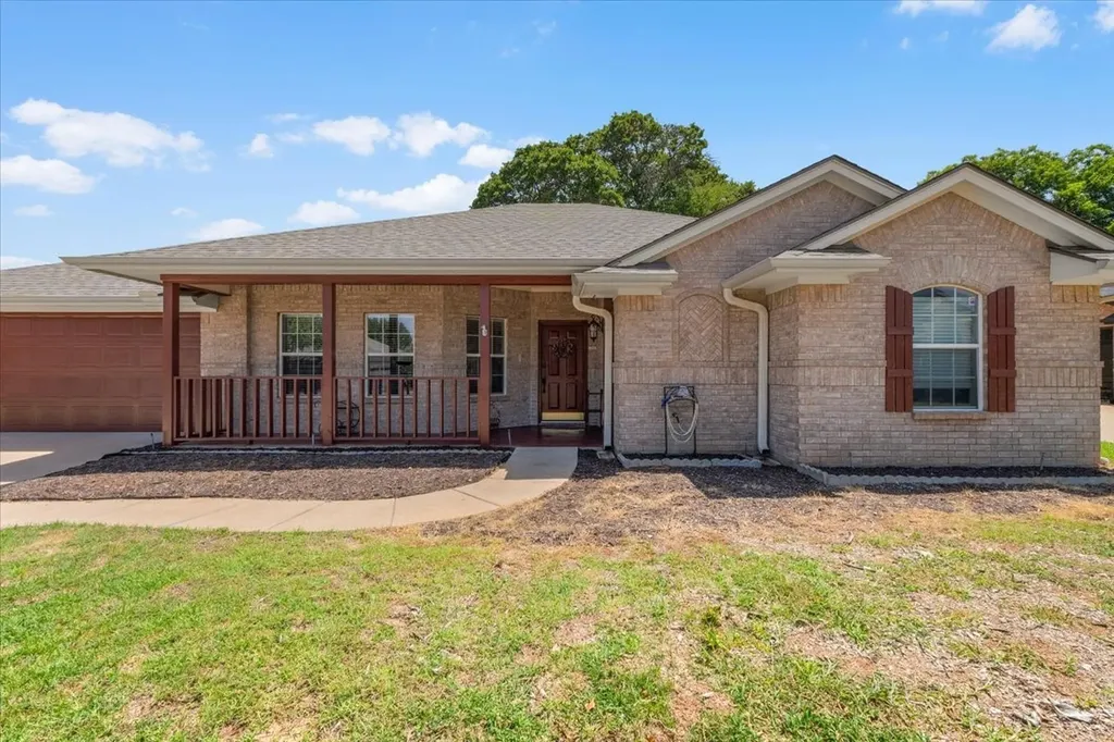 1013 Teresa Court Granbury TX 76048