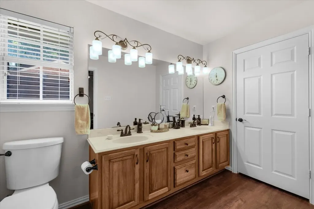 1013 Teresa Court Granbury TX 76048