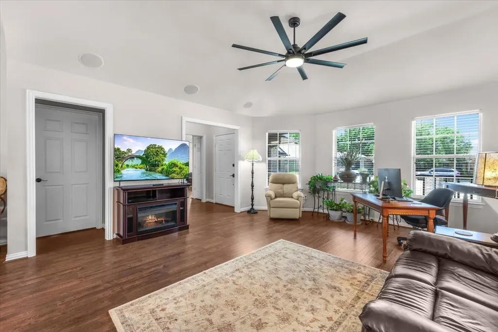 1013 Teresa Court Granbury TX 76048