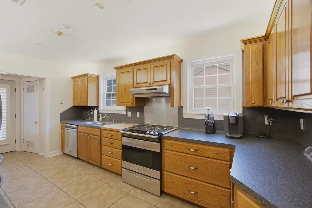 4122 Richmond Avenue Shreveport LA 71106