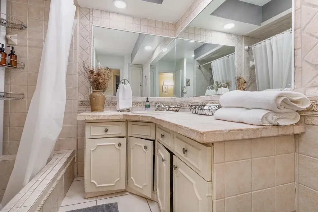 5051 Les Chateaux Drive Dallas TX 75235
