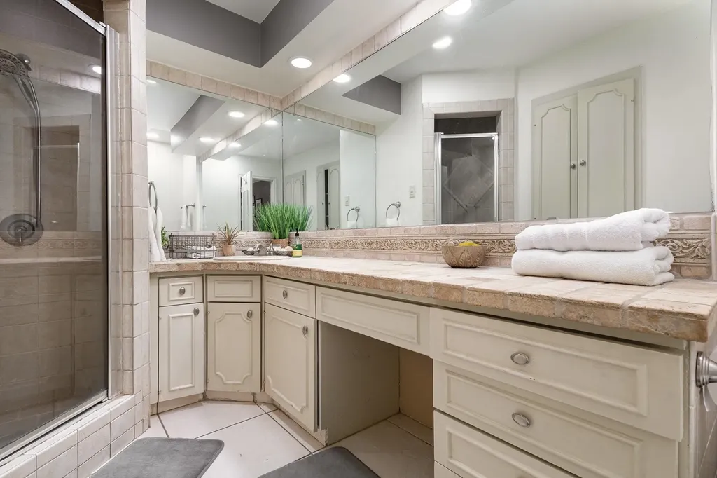 5051 Les Chateaux Drive Dallas TX 75235