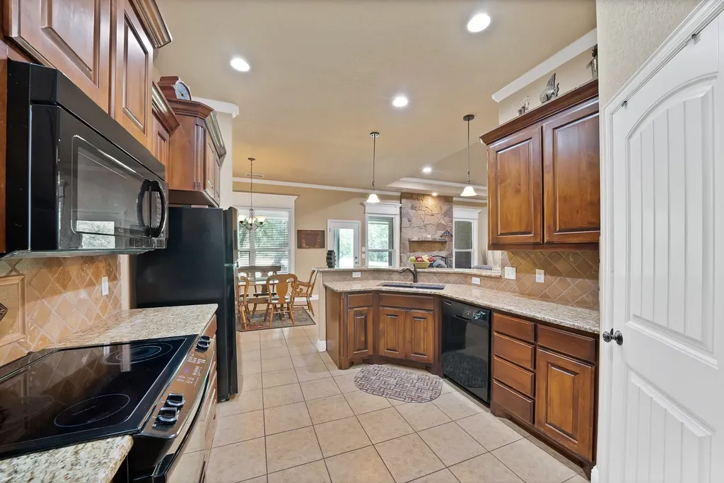 112 Meadow Arbor Drive Weatherford TX 76085