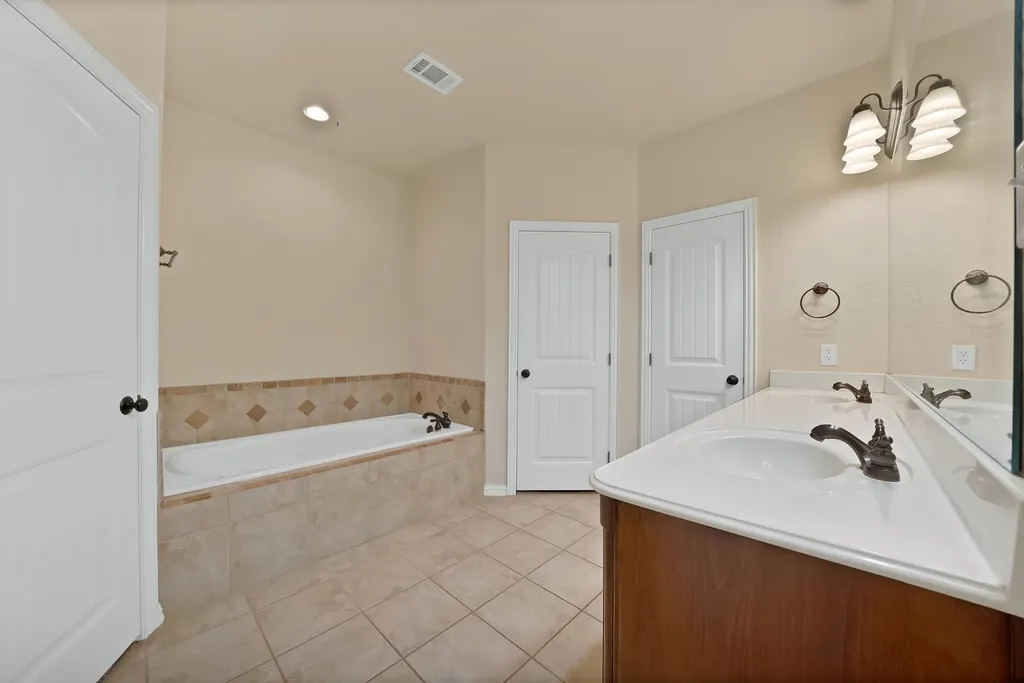 112 Meadow Arbor Drive Weatherford TX 76085