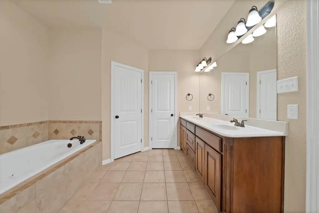 112 Meadow Arbor Drive Weatherford TX 76085