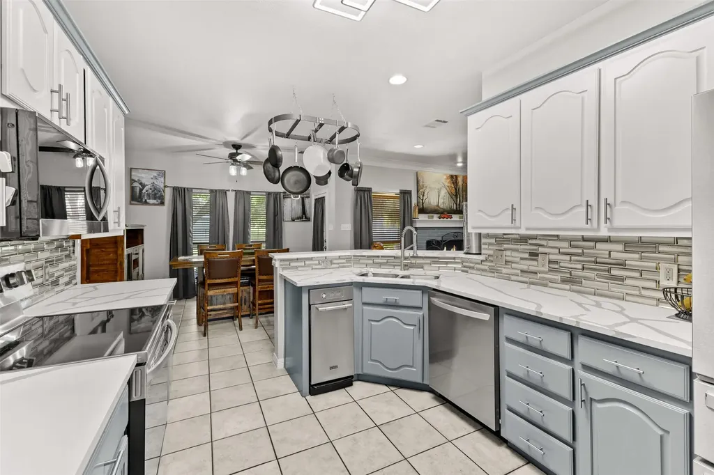 500 Little Creek Trail Oak Leaf TX 75154