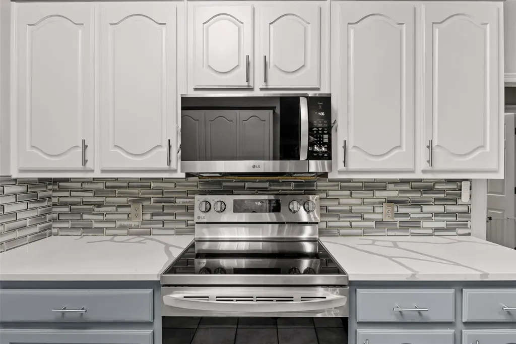 500 Little Creek Trail Oak Leaf TX 75154