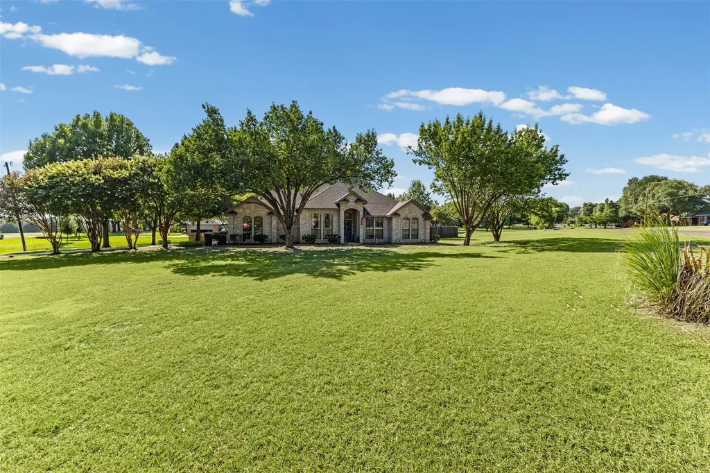 500 Little Creek Trail Oak Leaf TX 75154