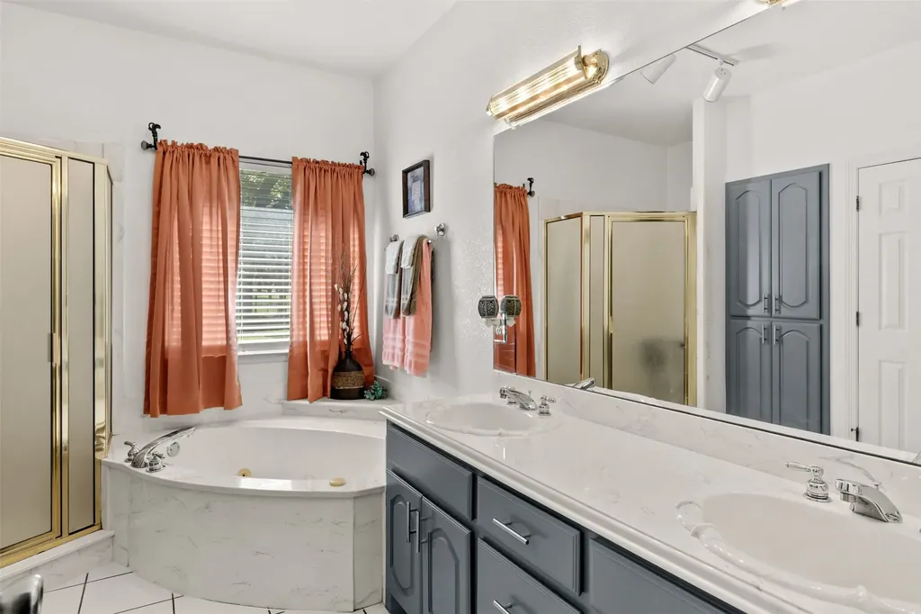 500 Little Creek Trail Oak Leaf TX 75154
