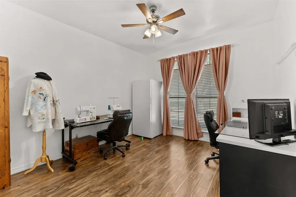 500 Little Creek Trail Oak Leaf TX 75154
