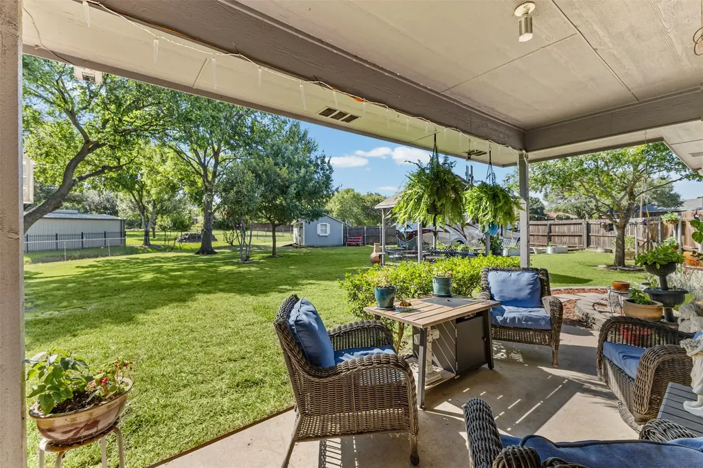 500 Little Creek Trail Oak Leaf TX 75154