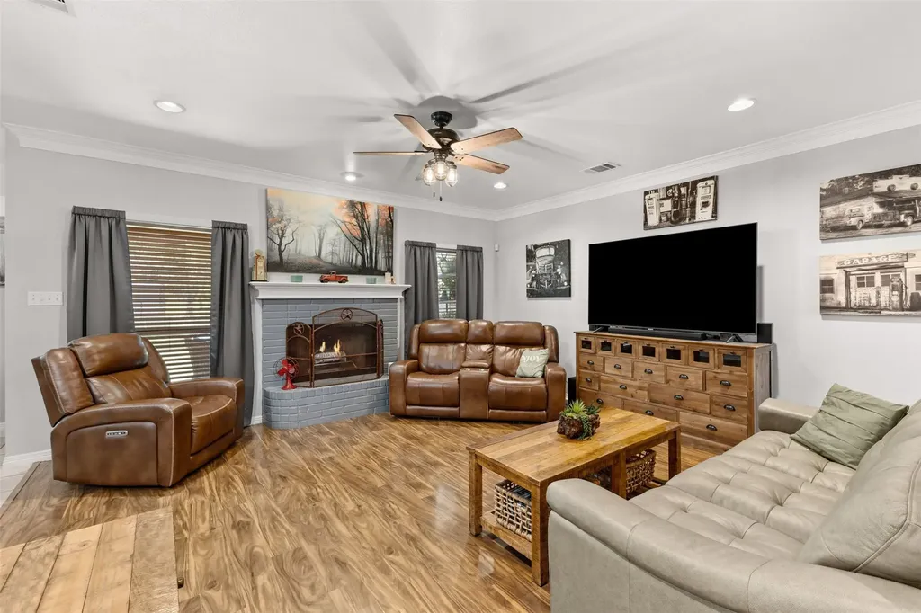 500 Little Creek Trail Oak Leaf TX 75154