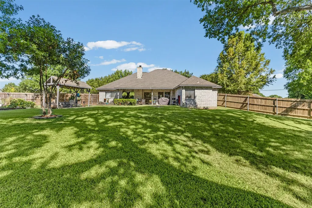 500 Little Creek Trail Oak Leaf TX 75154