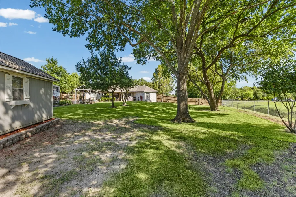 500 Little Creek Trail Oak Leaf TX 75154