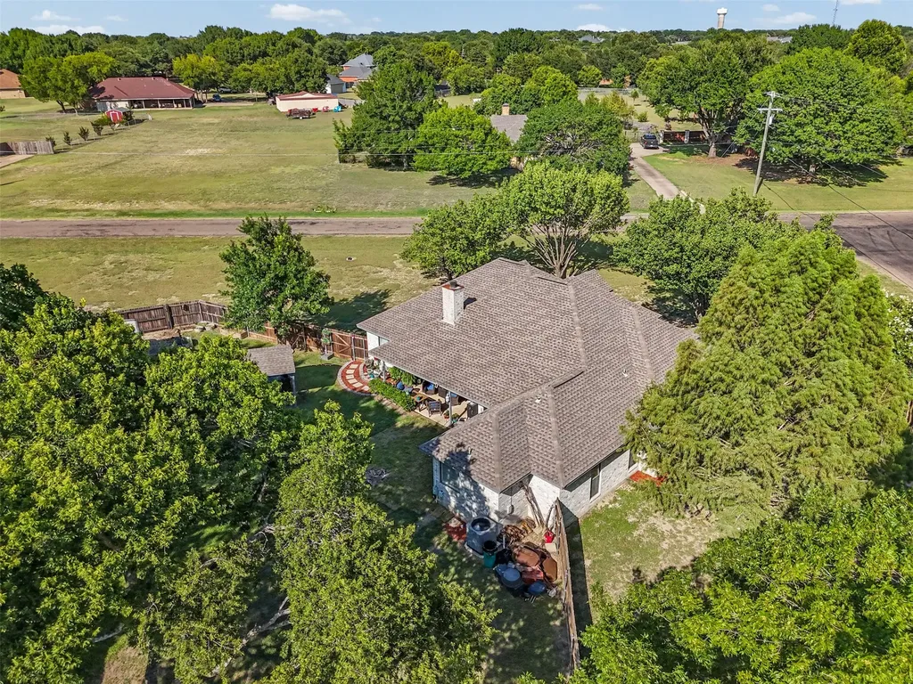 500 Little Creek Trail Oak Leaf TX 75154