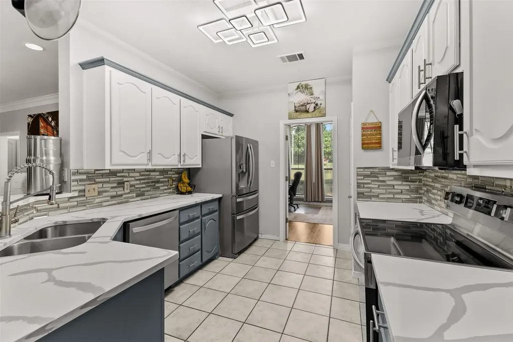 500 Little Creek Trail Oak Leaf TX 75154