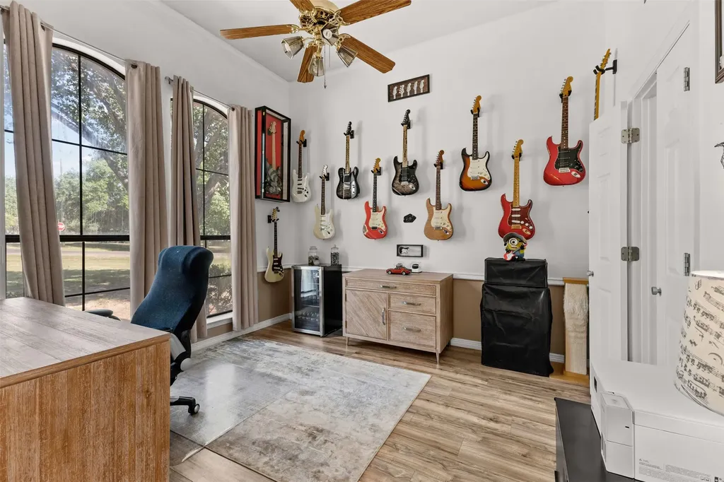500 Little Creek Trail Oak Leaf TX 75154