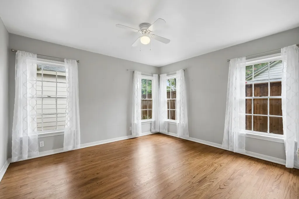5746 Monticello Avenue Dallas TX 75206